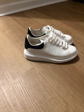 Alexander McQueens EU37